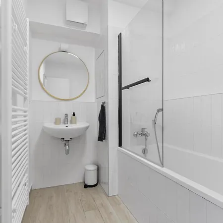 Stylish Urban Apartment-garden&parking&ac * 布拉迪斯拉发