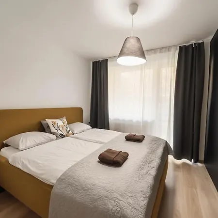 Stylish Urban Apartment-garden&parking&ac 公寓 *